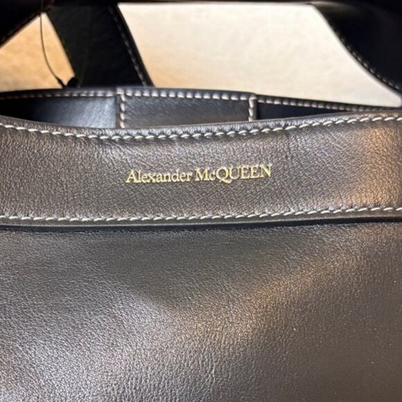 Alexander McQueen Bow Small in Black shoulder bag - Picture 4 of 11